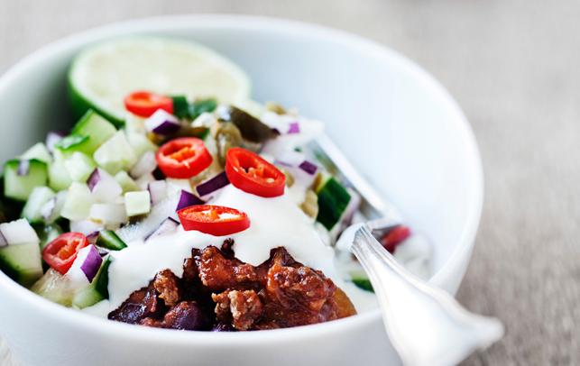 Chili con carne med sprød salat Nem chili con carne