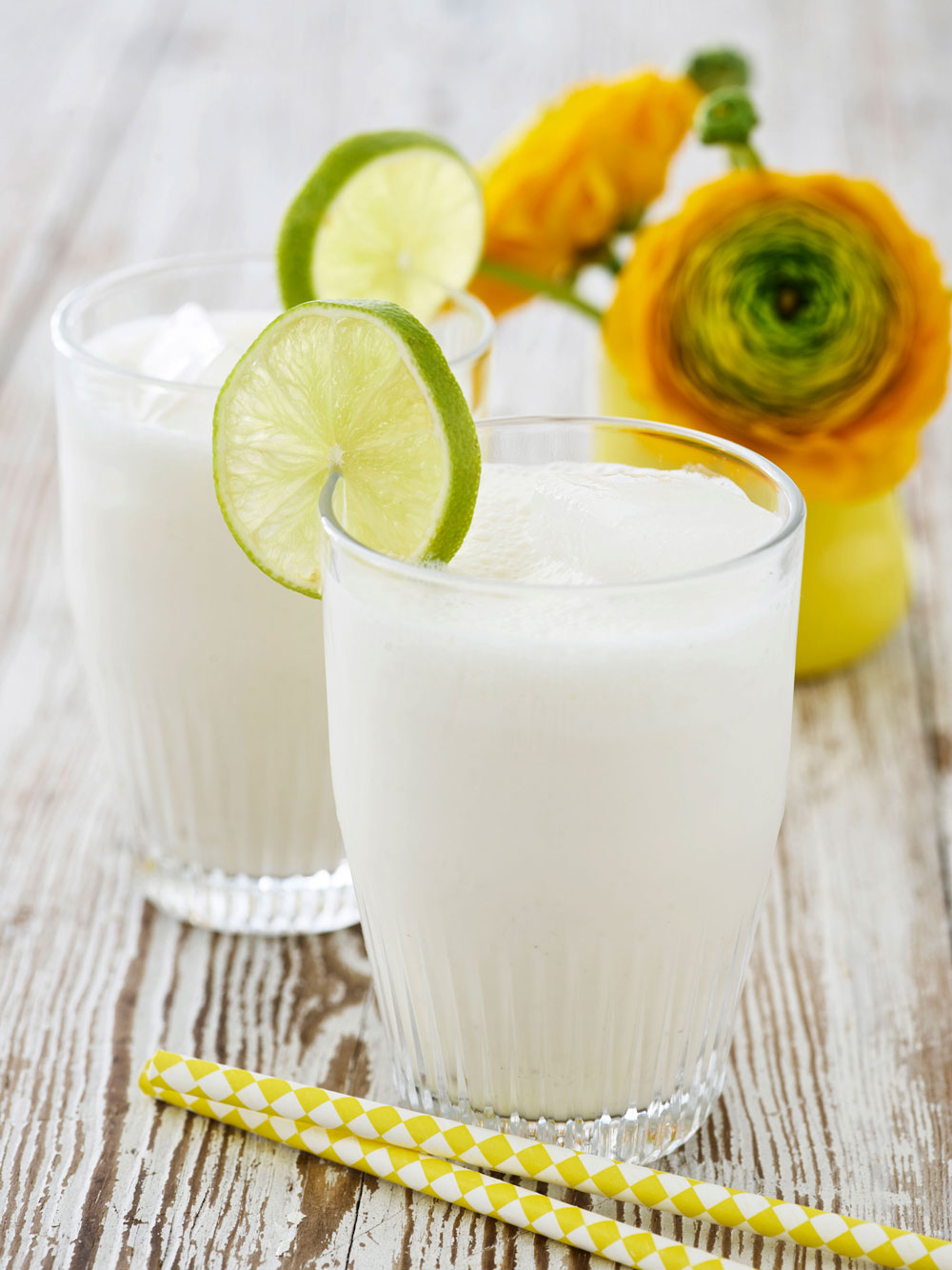 Skøn milkshake med hyldeblomst - let og læskende i sommervarmen