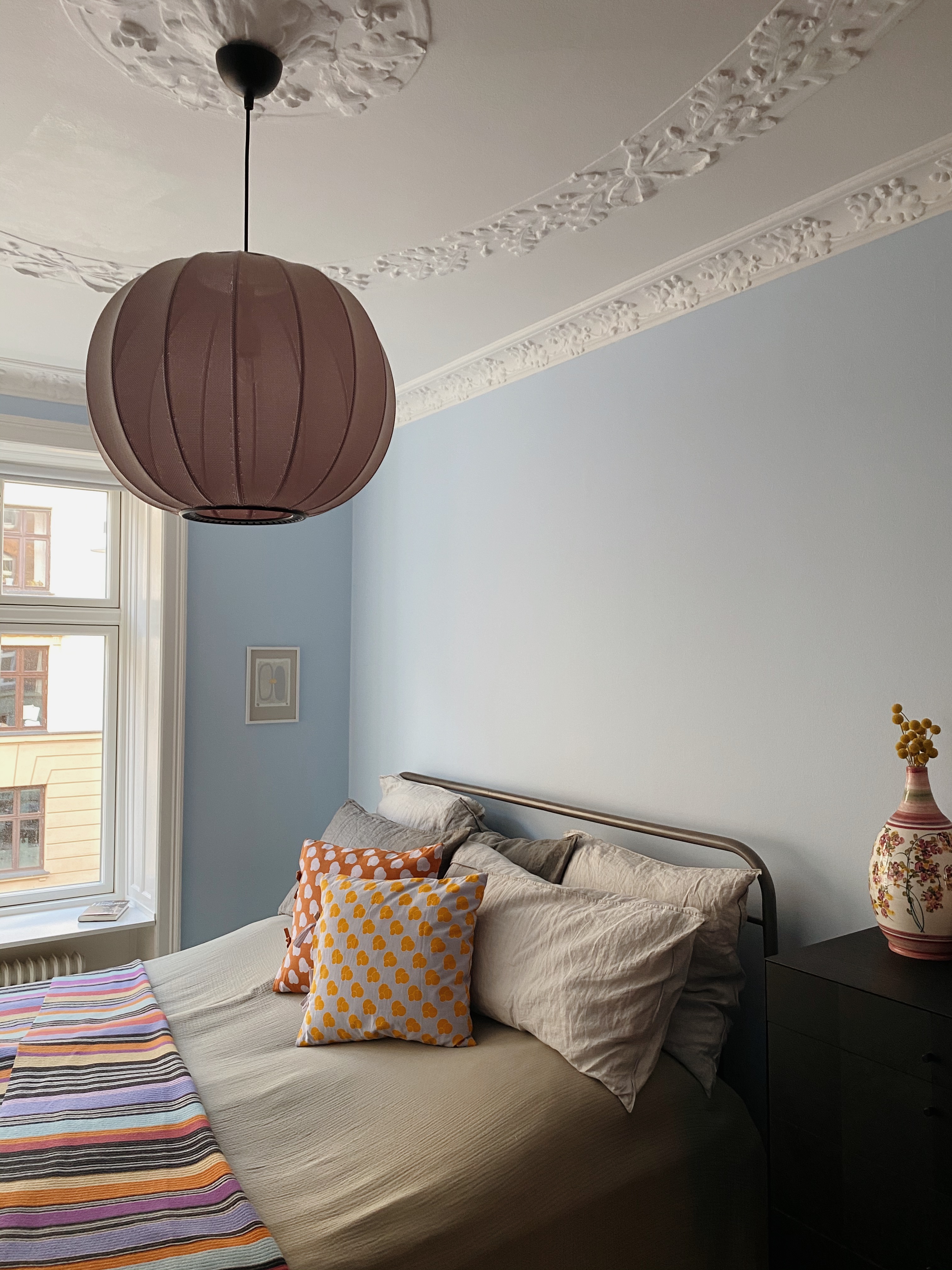 Det stribede sengetæppe er fra MissoniHome.
