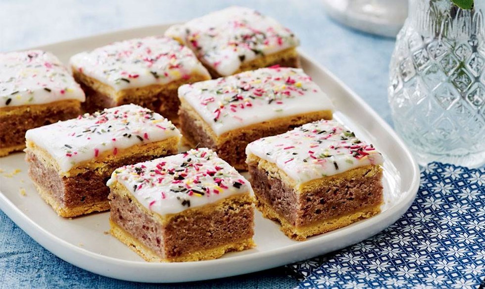 Sandkage a la hindbærsnitter... Sandkage a la hindbærsnitter