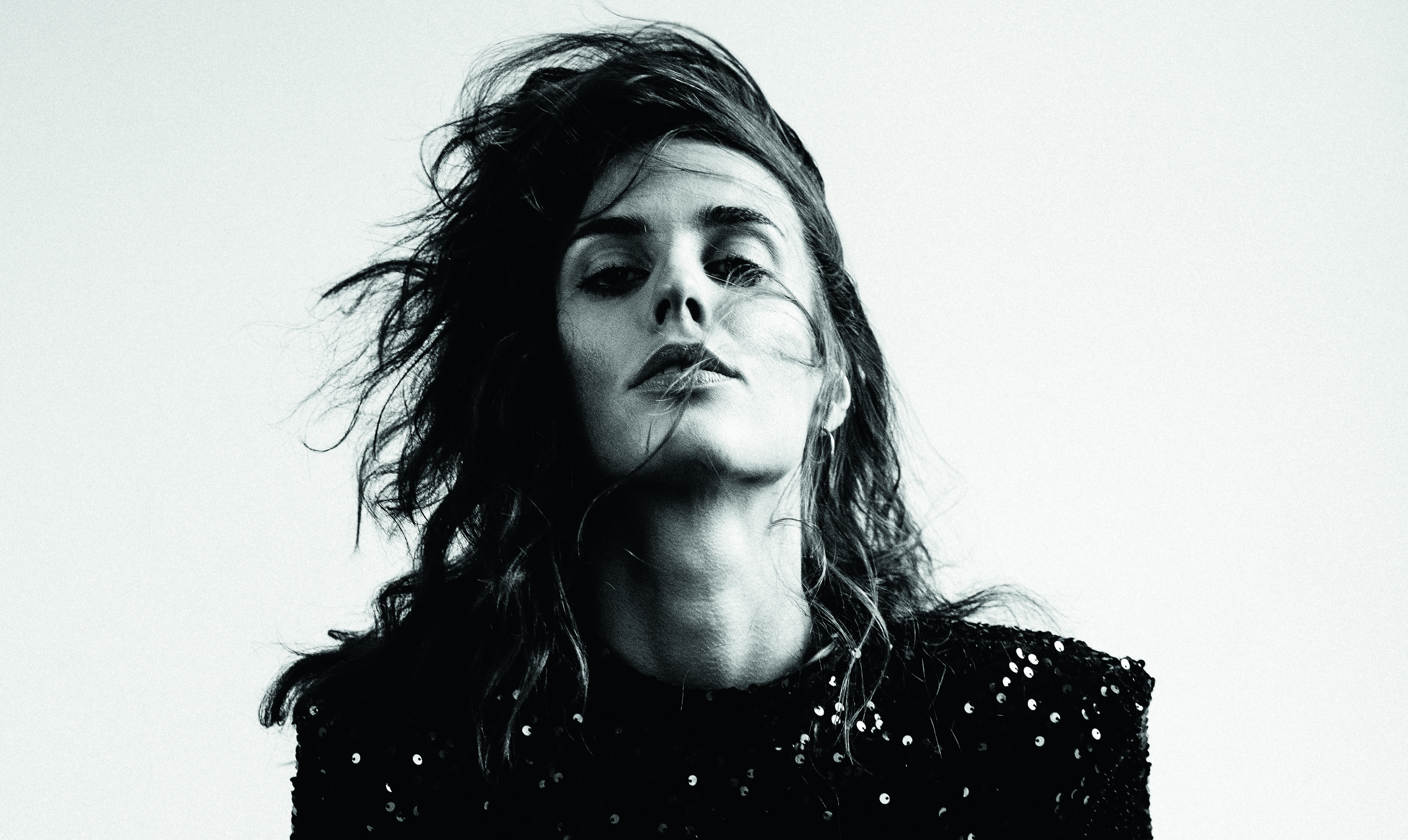 Forfatterbarnet Sophie Auster skriver selv sin musik og sine tekster. Sophie Auster