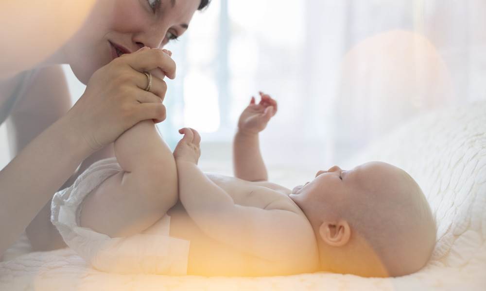 Gratis babypakker indeholder en masse gode ting til nybagte forældre. Gratis babypakker