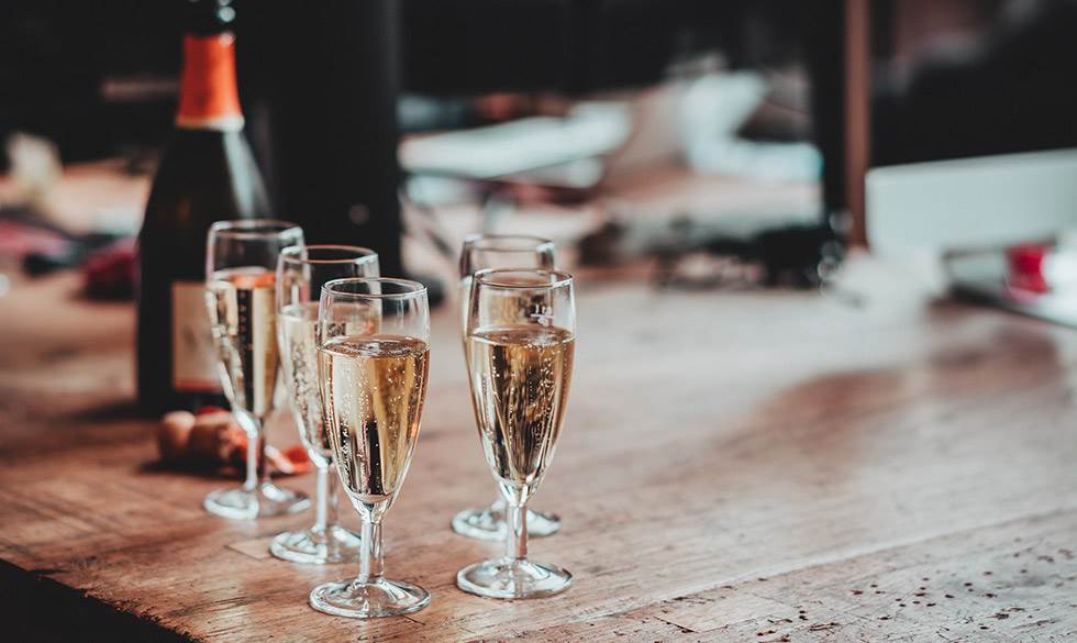 Sådan vælger du champagne til nytår