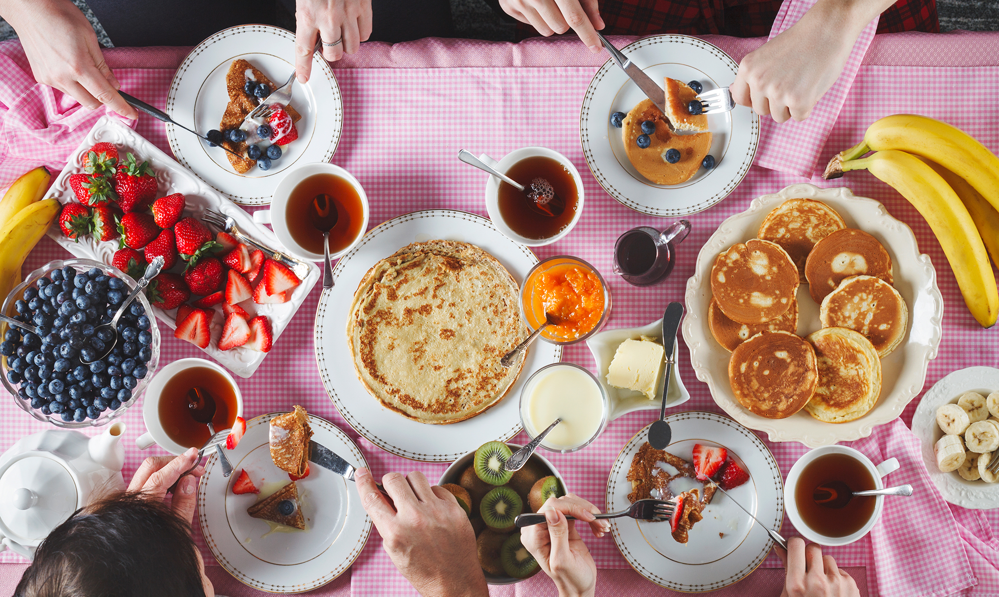 Ny kampagne skal få os til at spise mindre. Fyldt brunchbord