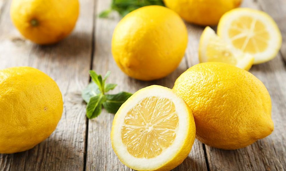 Immunforsvar, forbrænding & antiage. Se de mange fordele ved citroner. Immunforsvar, forbrænding & antiage: Spis citroner