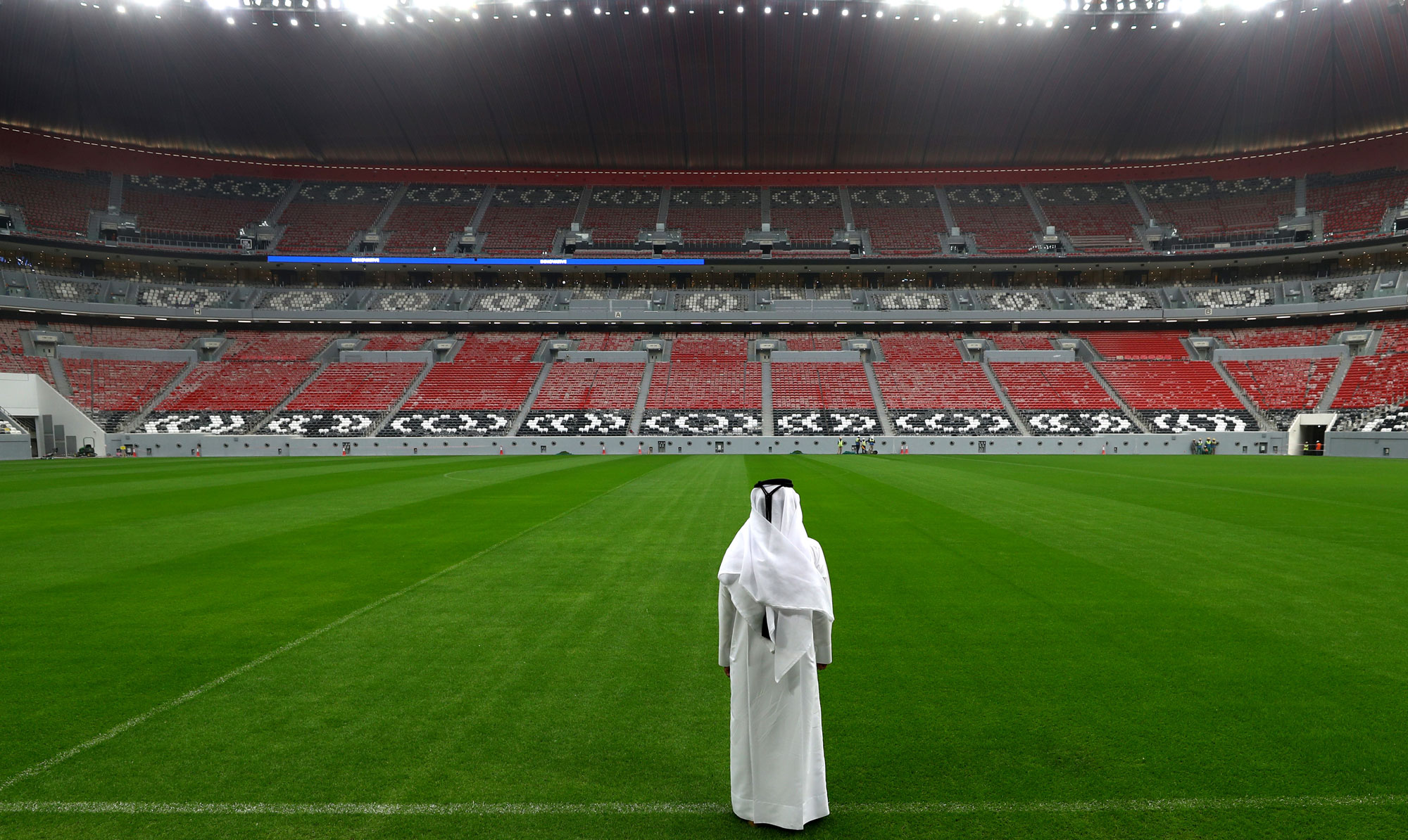 Det er uvist, hvor mange menneskeliv det har kostet at bygge Al Bayt Stadium forud for VM i Qatar, men tallet er beviseligt højere end 0. Euroman mener: National selvrespekt starter ved en boykot af VM i Qatar