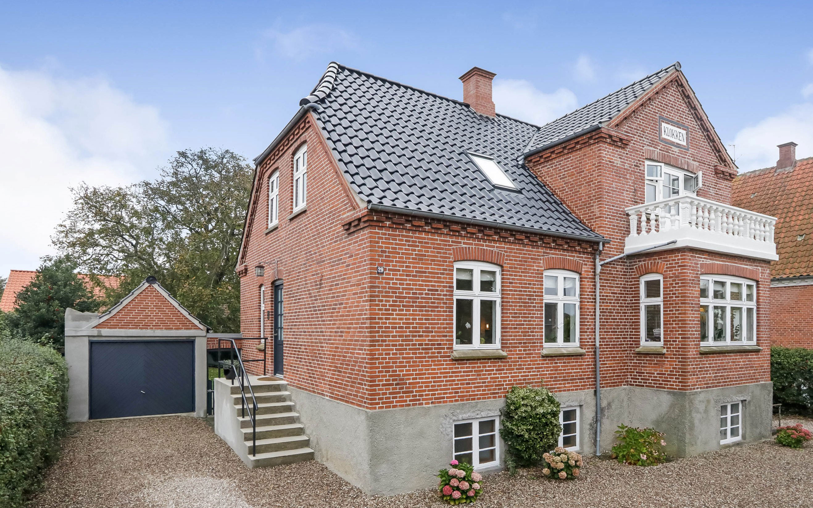 Ejendommen i Rudkøbing set ude fra.