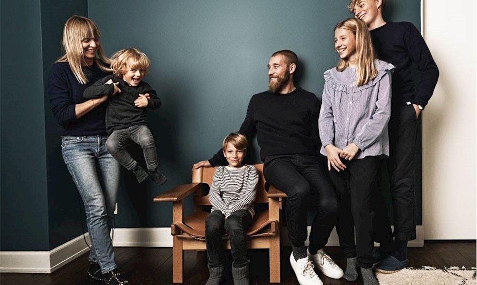 Gang i den hos familien Karstad, der består af kokken Mikkel Karstad, 43, projektkoordinatoren, Camilla, 40, og deres fire børn Viggo på fem, Konrad på ni, Alma på 11 og Oscar på 17 Mikkel Karstad og familien