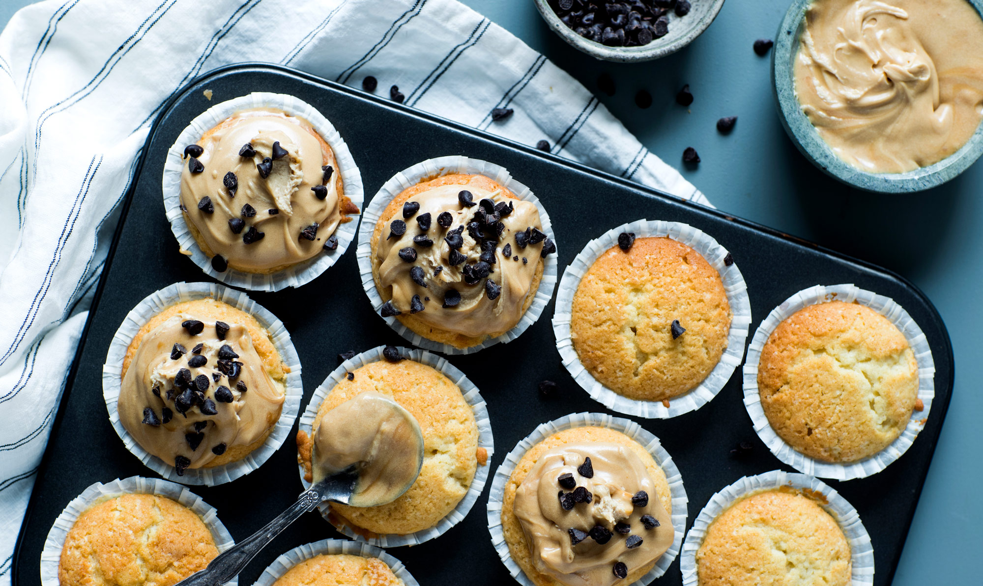 Fine cupcakes med den lækreste creme. Cupcakes med kaffe- og karamelcreme
