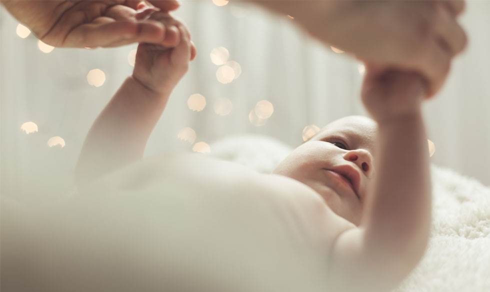 Lær hvordan du giver baby zoneterapi ved at trykke på de rigtige punkter. De bedste zoneterapi punkter til baby