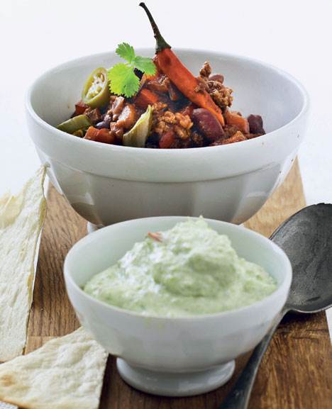 Chili con carne med ærte-guacamole