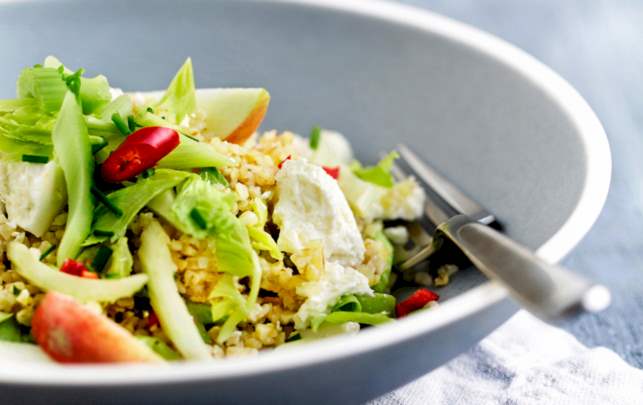 Bulgursalat med æble, chili og feta Bulgursalat med æble, chili og feta