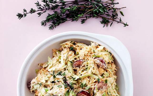 Coleslaw på gulerødder og spidskål med vindruer og chili Coleslaw på gulerødder og spidskål med vindruer og chili