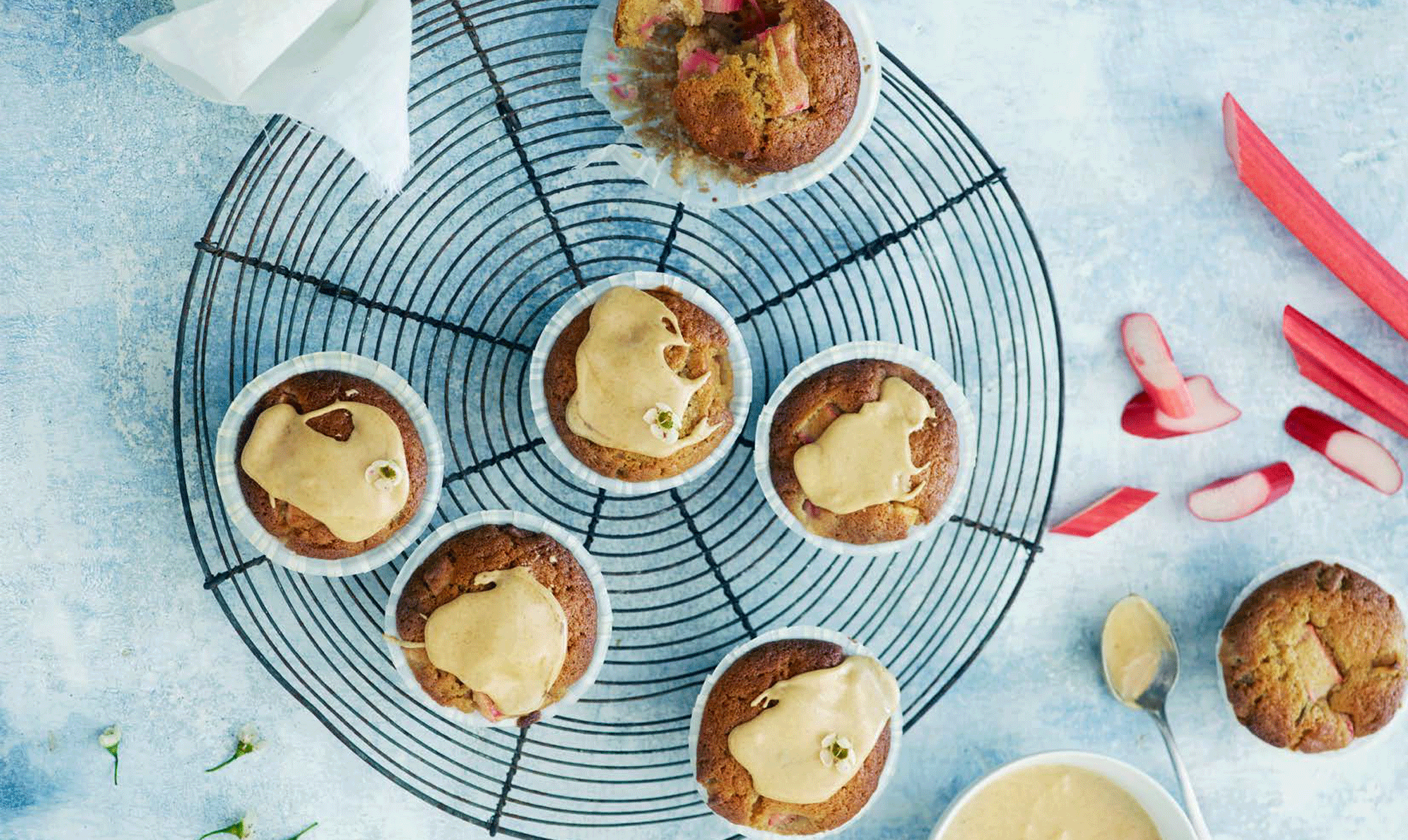 Rabarber muffins med hvid chokolade