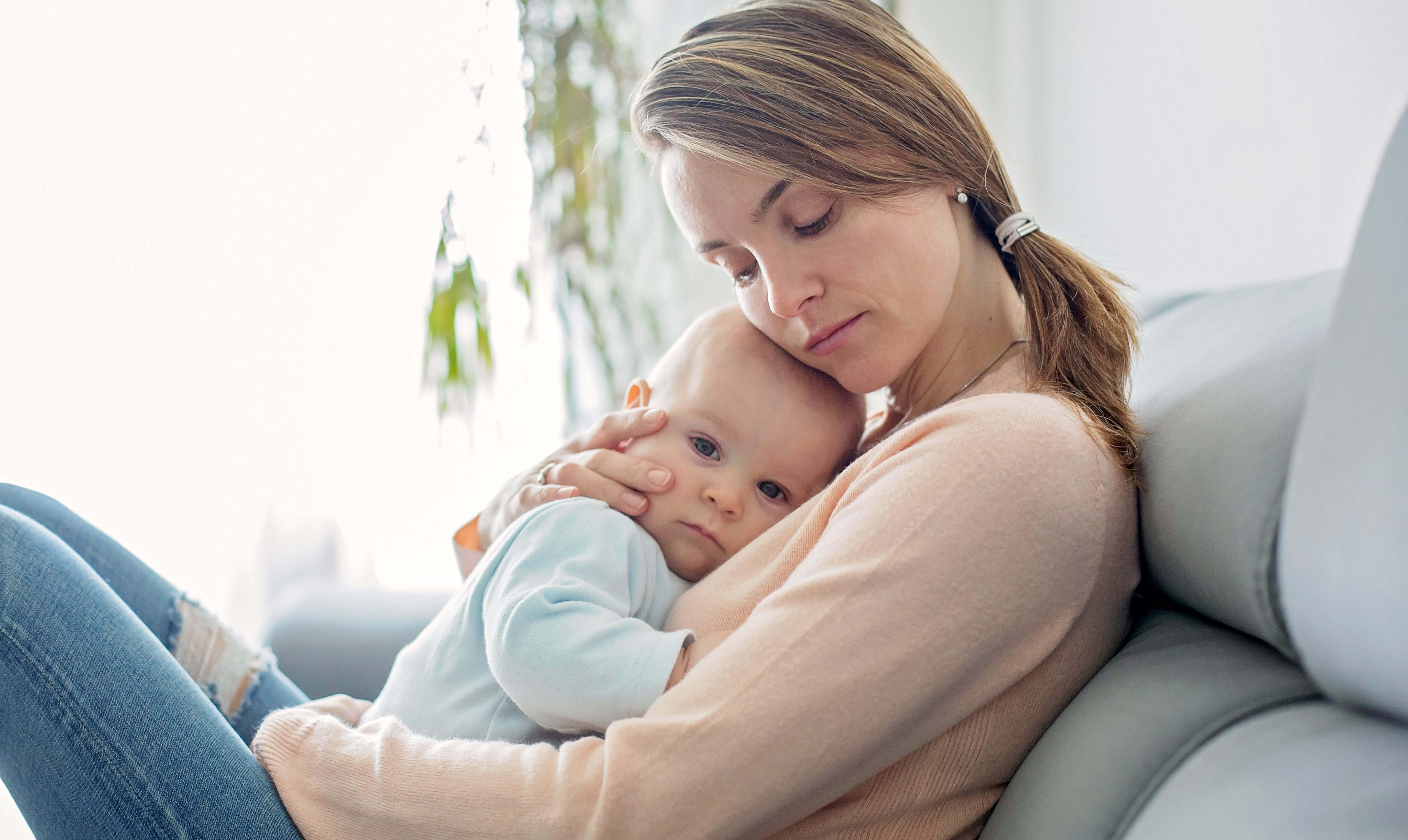 Lider lillemand af en slem forkølelse? Se, hvad du kan gøre for at hjælpe ham. Sådan hjælper du din forkølede baby