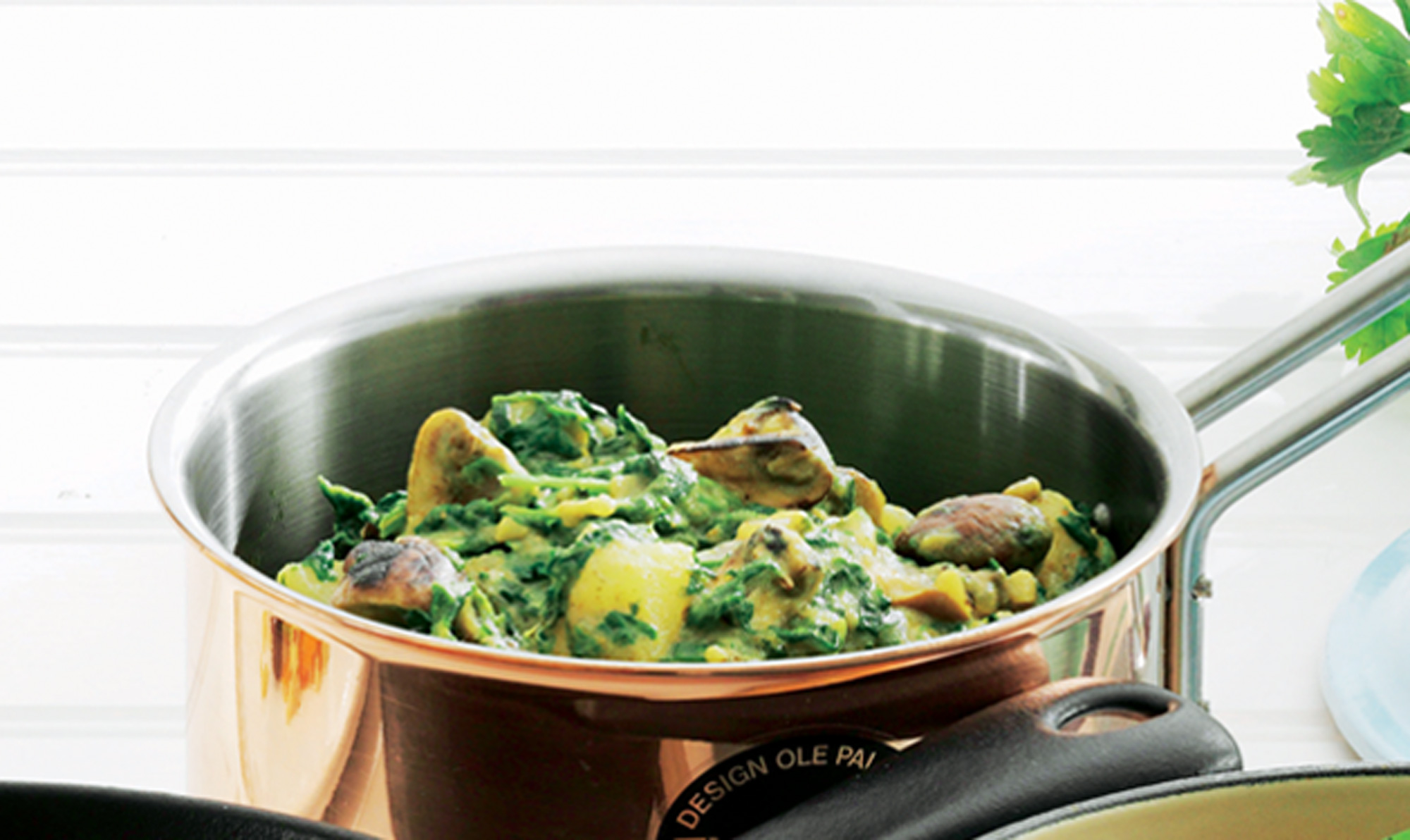 Champignon-, spinat- og kartoffelkarry