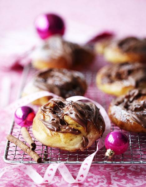 Store saftige kanelsnegle med marcipan