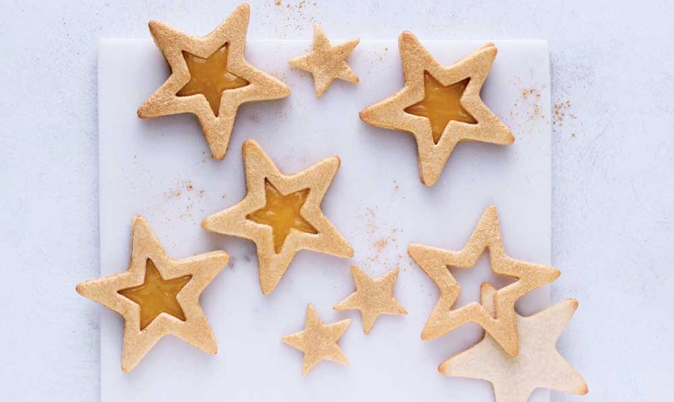 Det her er lækker konfekt fremtryllet af blot to ingredienser. julesmåkager med marcipan
