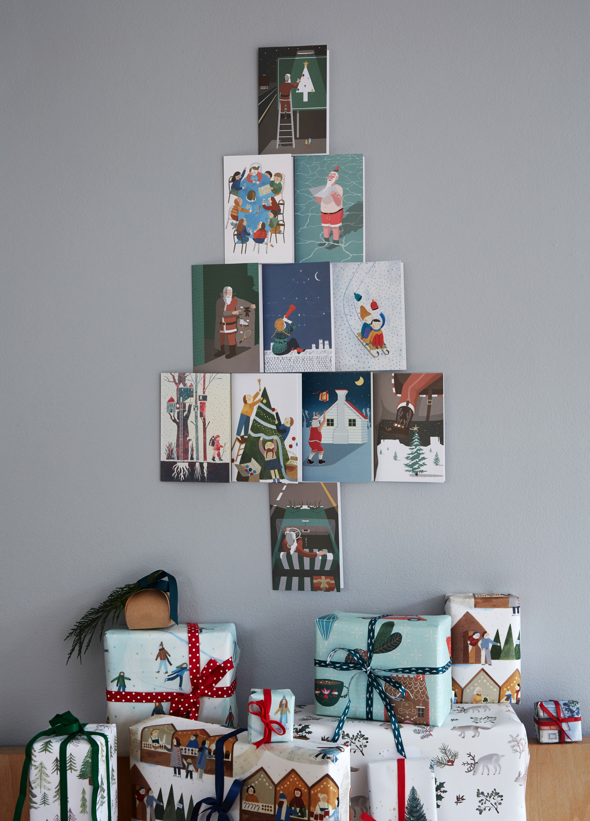 Kortene og gavepapiret er fundet på etsy.com. Vægfarven er Neutral04 fra Dyrup.