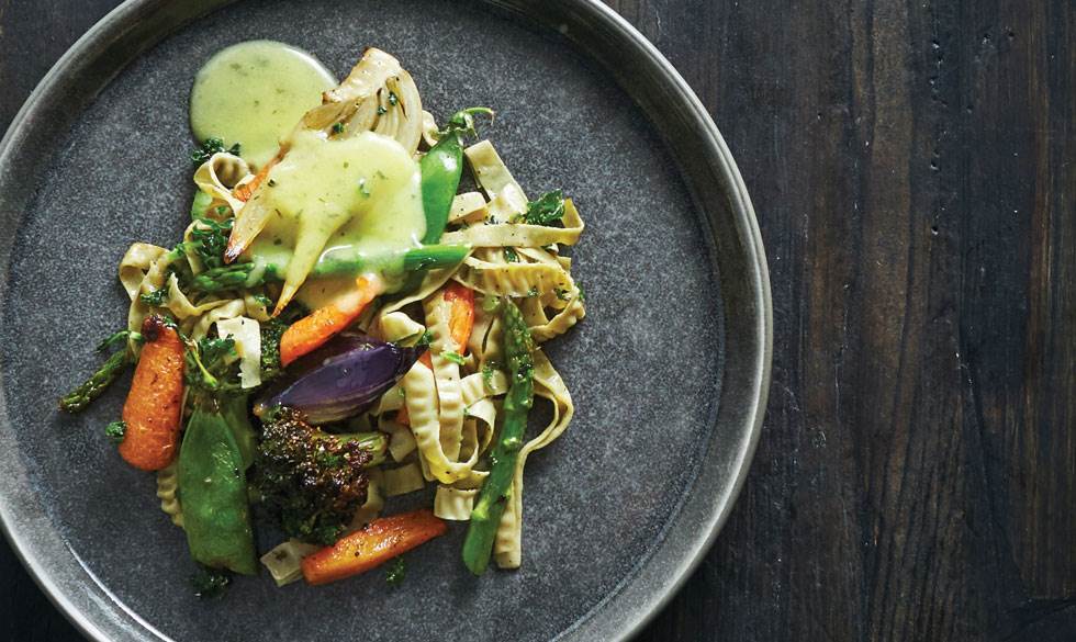 Bagte grøntsager, sojabønne fettuccine og bearnaise. Bagte grøntsager, sojabønne fettuccine og bearnaise
