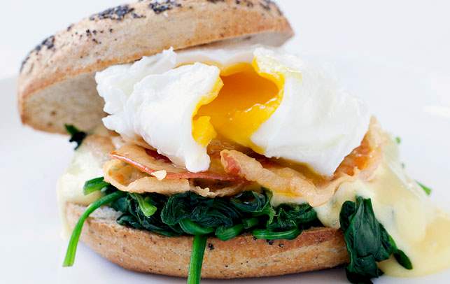 Eggs florentine med pancetta Opskrift på eggs florentine