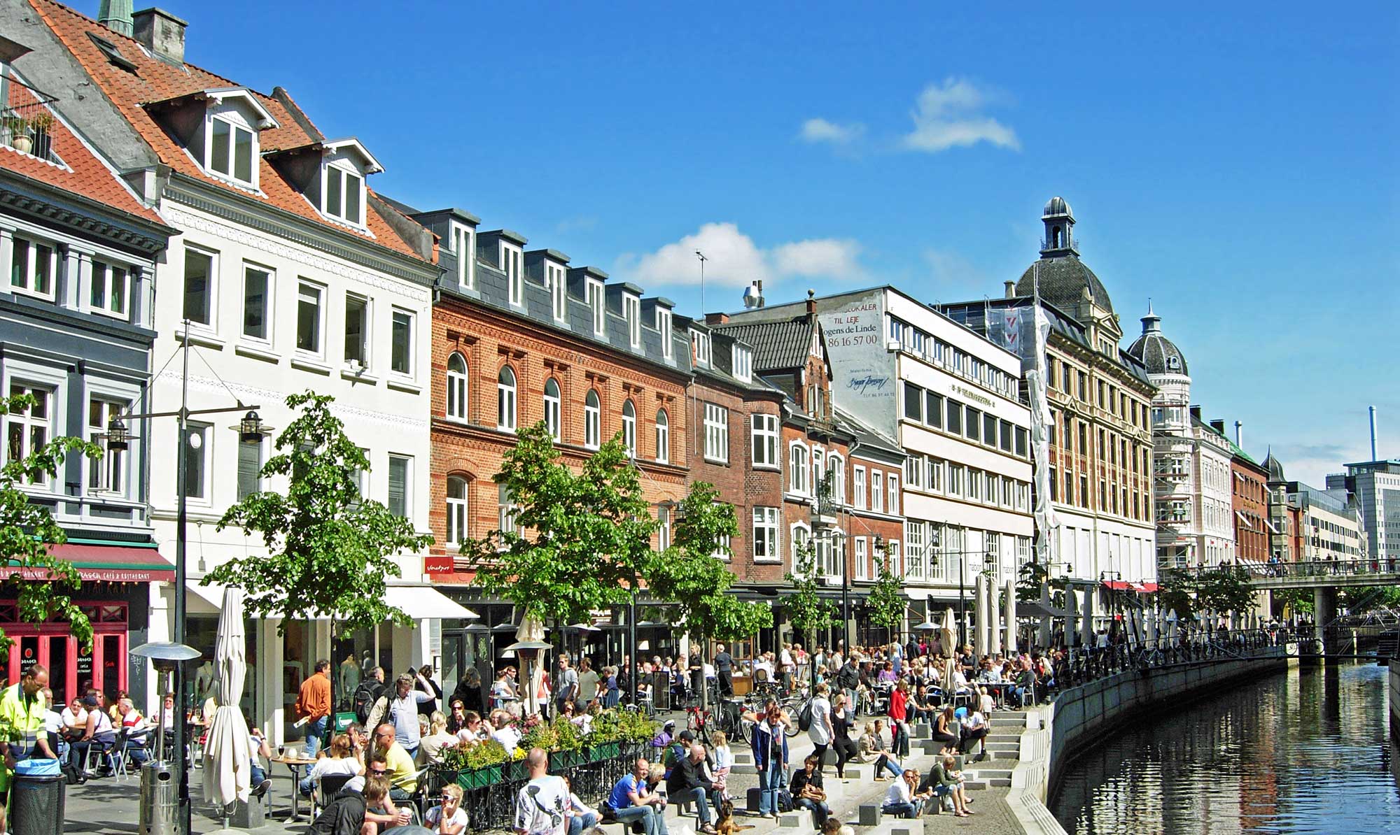 Denne artikel er sponsoreret af: Collage the Shop, House of Diamonds, Hørlyck & KAiKU. Her er 4 Aarhus-butikker, du skal følge på Instagram
