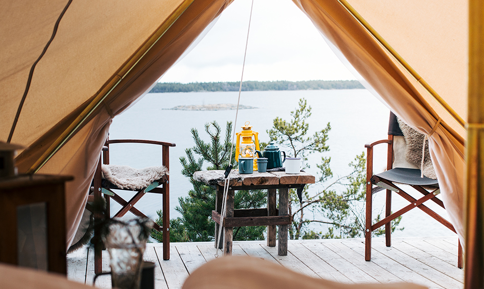 Få skønne oplevelser i sommerferien med disse seks feriedestinationer. udsigt fra glamping telt