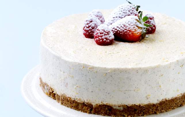 Vanilje-citroncheesecake med sommerbær Vanilje-citroncheesecake med sommerbær
