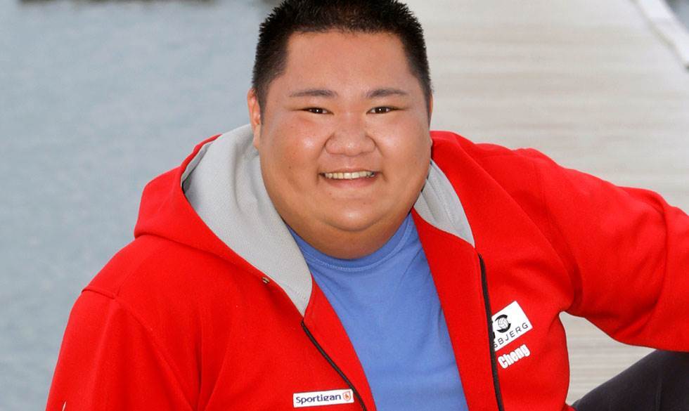 Micki Cheng i højt humør ved Fjellerup Strand, hvor han slapper af fra sit aktive liv Micki Cheng