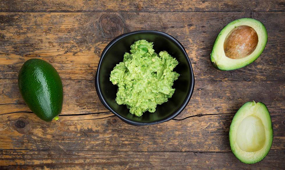 Hvis du nævner ordet 'guacamole' på din datingprofil, kan det give op til 144% flere private beskeder, viser en ny undersøgelse. The Ultimate Guide to Food and Dating