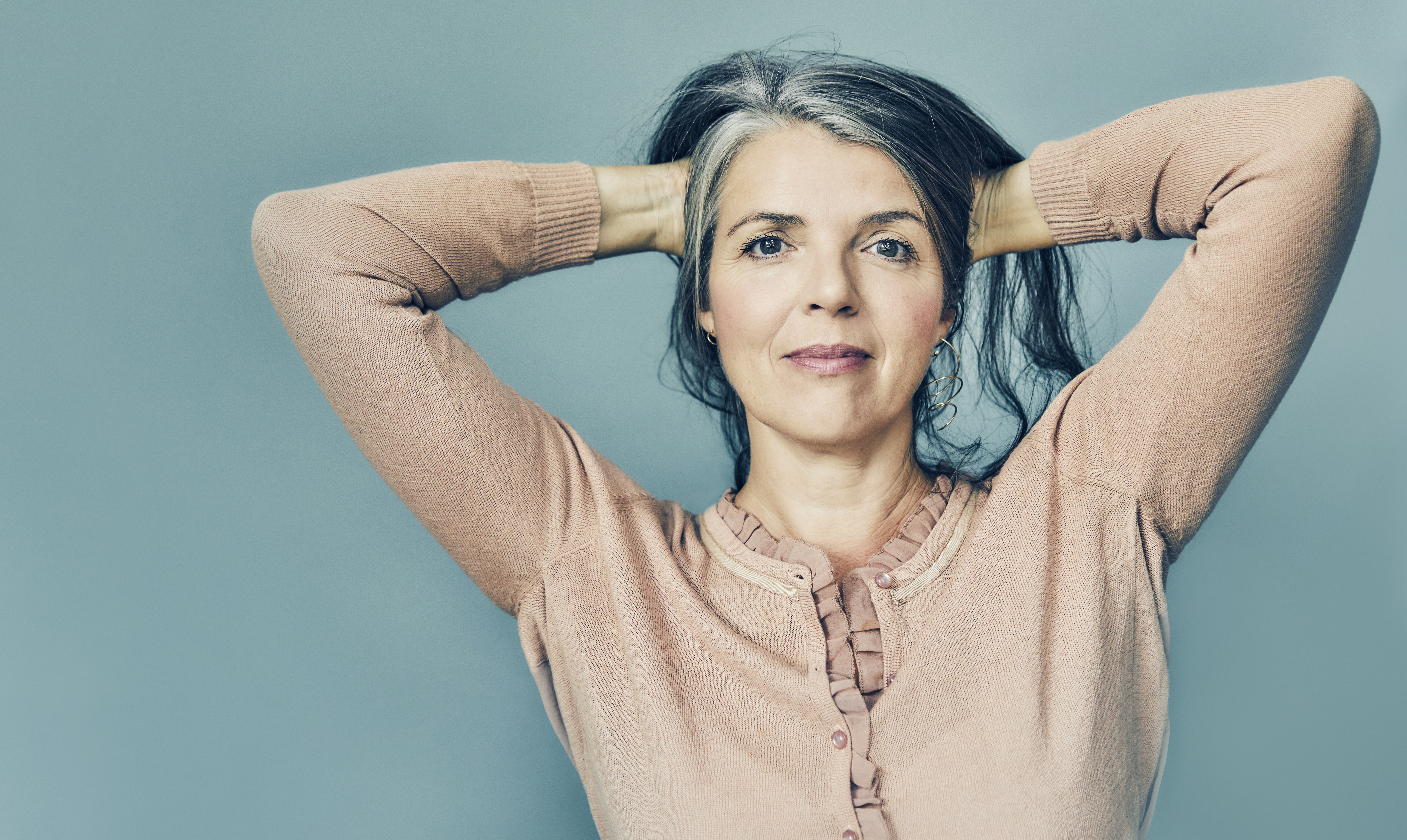 Lotte Andersen er 57 år og skuespiller, instruktør, forfatter. Danner par med Rasmus Møller. Har et barn, Louis, fra sit ægteskab med skuespiller Kim Bodnia. Aktuel i DR-serien ”Når støvet har lagt sig”. Lotte Andersen