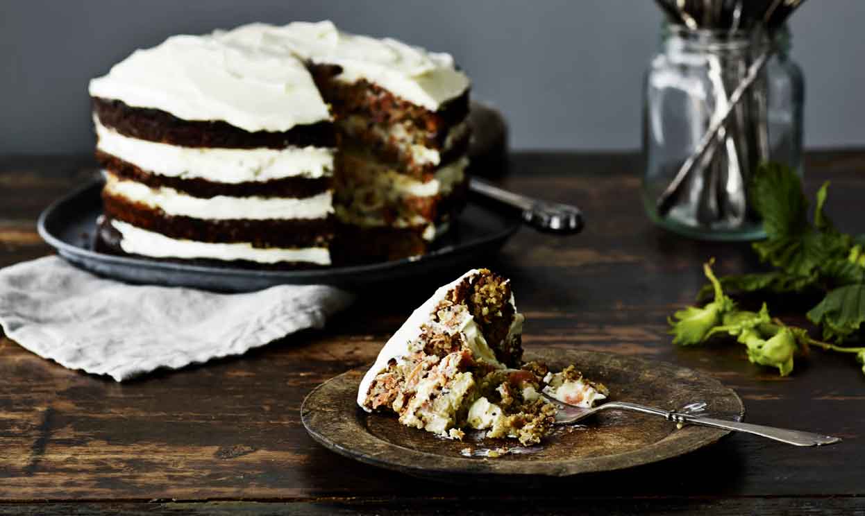 Nem gulerodskage til mange - her får du en nem opskrift på en glutenfri gulerodskage, som med garanti vil gøre lykke. Nem glutenfri gulerodskage med hasselnødder