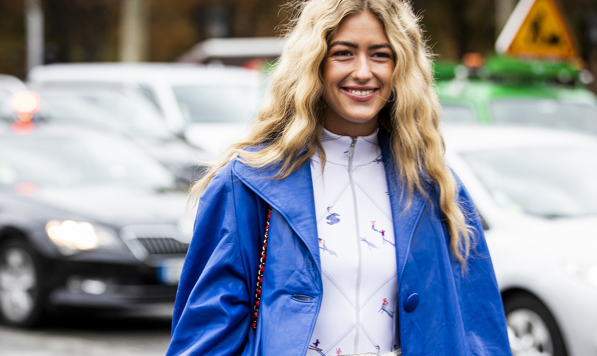 Du har set den på Mathilde Gøhler, Emili Sindlev og Julie Fagerholt! Emili Sindlev Streetstyle