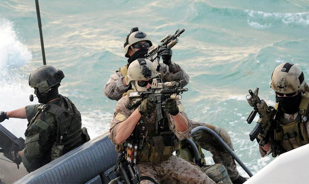 Meget mere klassisk bliver soldateraction ikke – og så måske alligevel. For 'Act of Valor' er mere end nogensinde før baseret på virkelige hændelser fra det amerikanske Navy Seals. 10 actionfilm