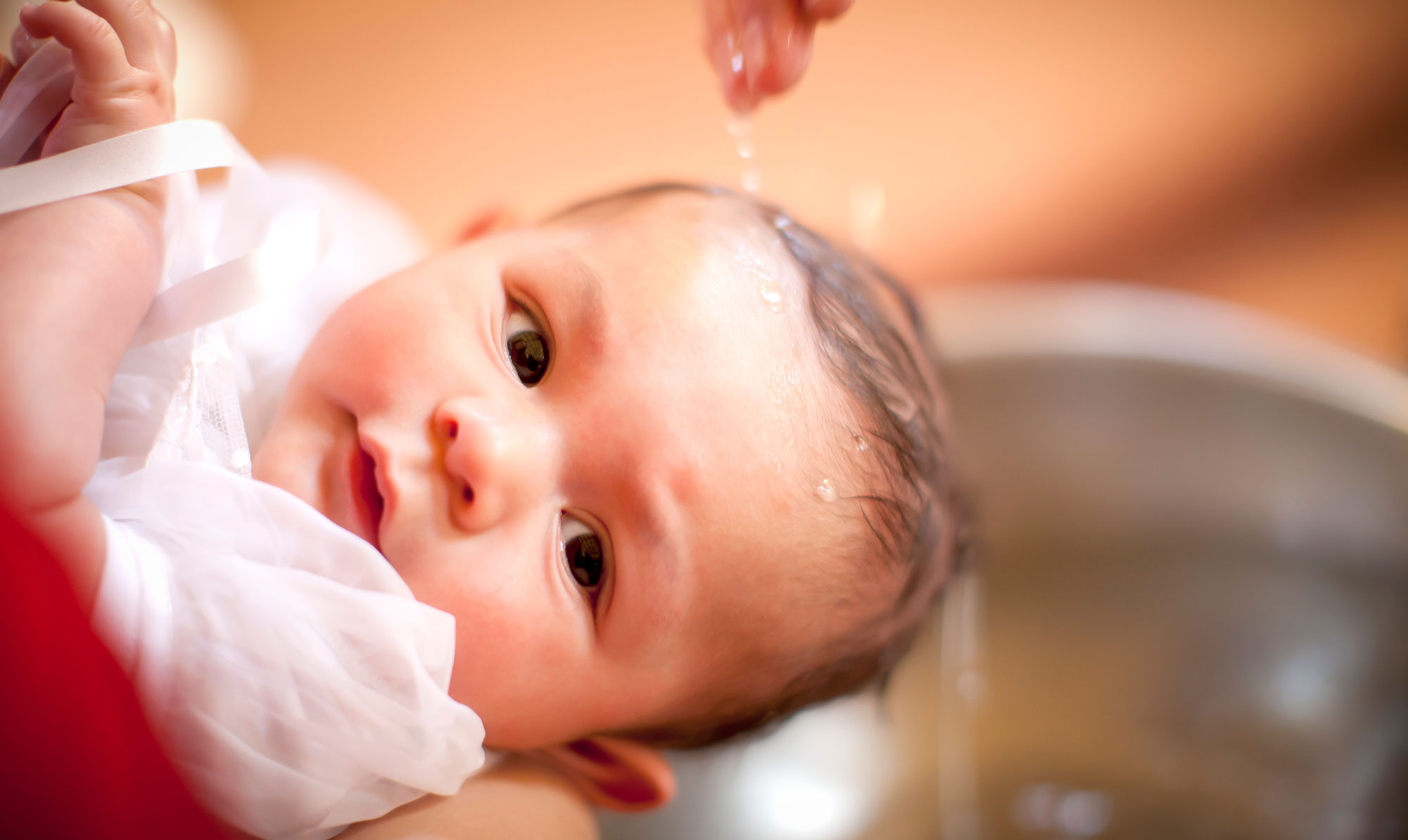Har I styr på reglerne for, hvad barnet må kaldes, hvornår og hvordan jeres barn skal have sit navn? Dåb eller navngivning? Alt, du skal vide om navne og regler til din baby