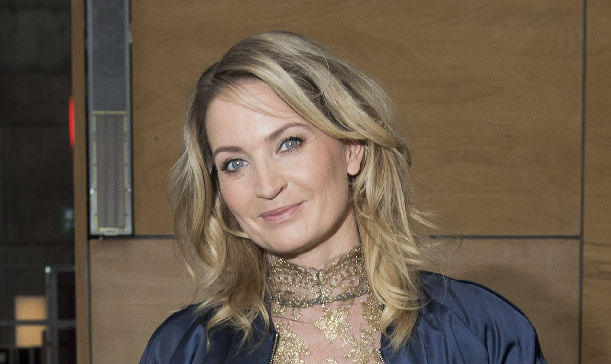 Annette Heick er 47 år og skuespiller, journalist og sangerinde. Gift med kok Jesper Vollmer, som hun har to sønner med. Aktuel i musicalen ”Mamma Mia!”. Anette Heick