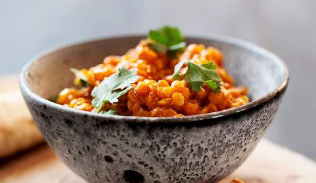 Daal med naan-brød og koriander Daal opskrift med naan-brød og koriander