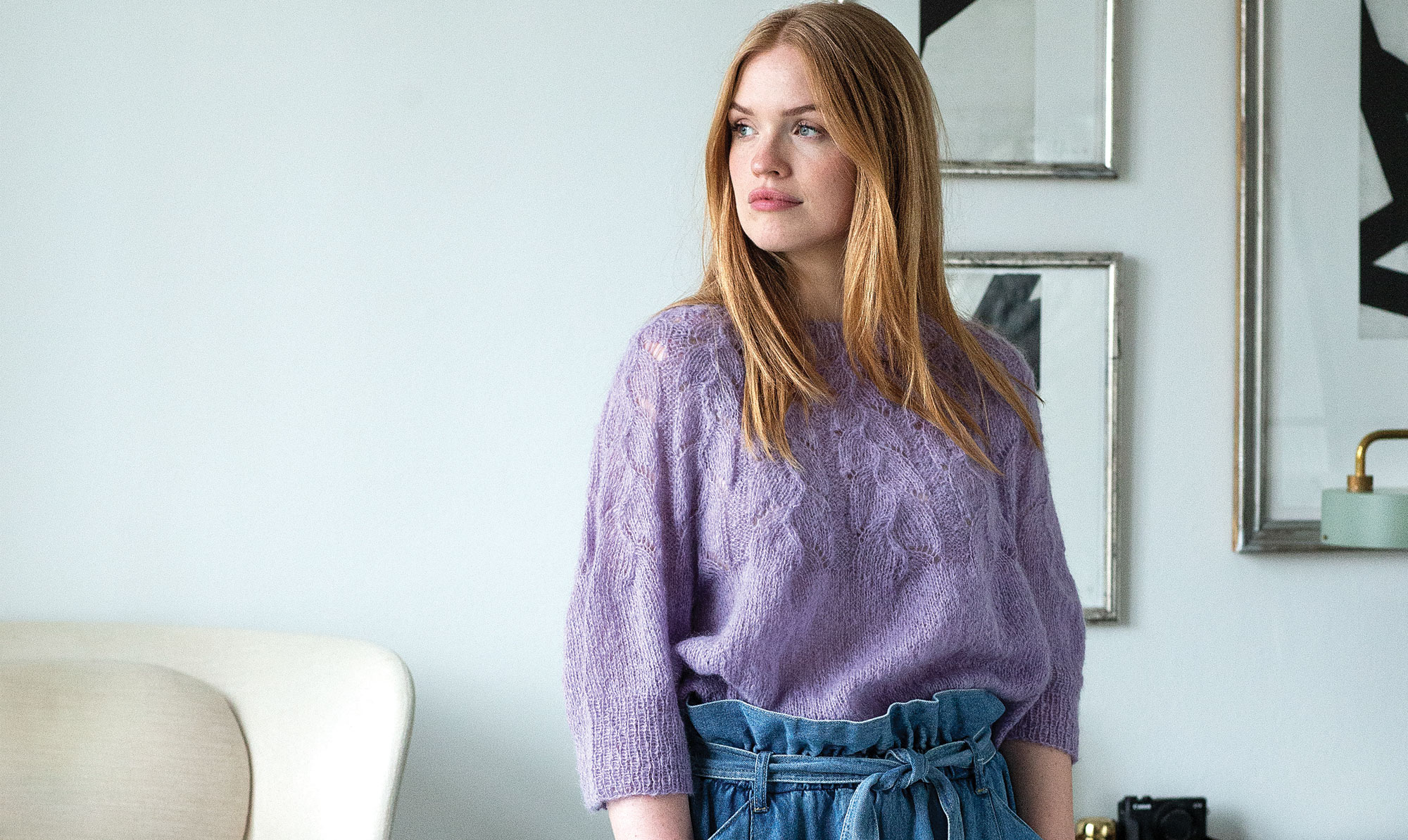 Strikket i lilla mohair. Strikket bluse med bladmønster