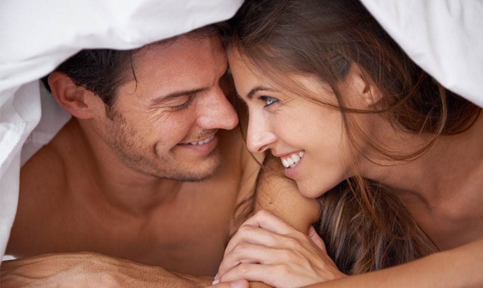 Vil I have bedre sex og god kommunikation, så del jeres sexfantasier med hinanden. Mand og kvinde deler sexfantasier