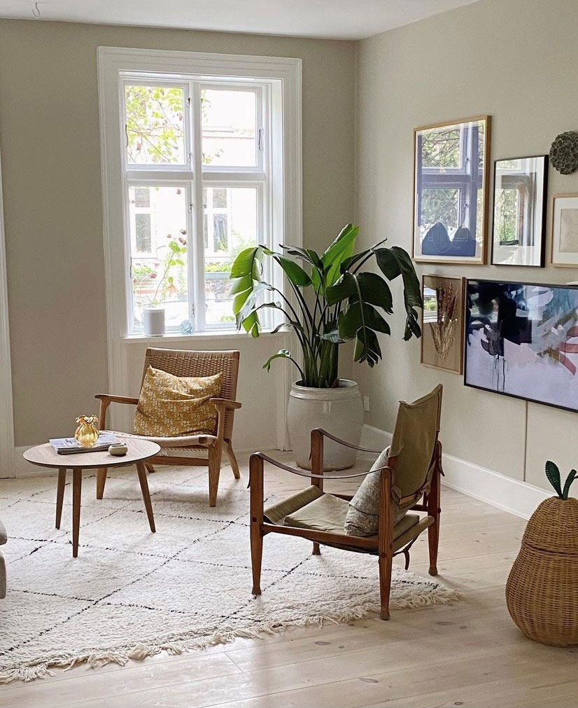 Wegner-lænestolen er både det seneste køb og samtidig den ting Rikke holder mest af i boligen.