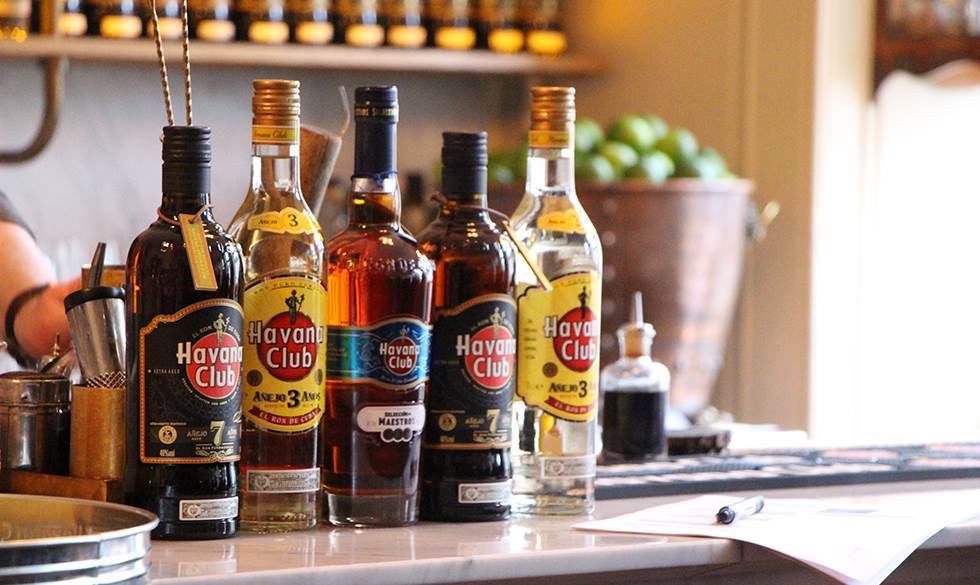 Rom er en alsidig alkohol, der kan bruges til mange lækre drinks. Gode drinks med rom