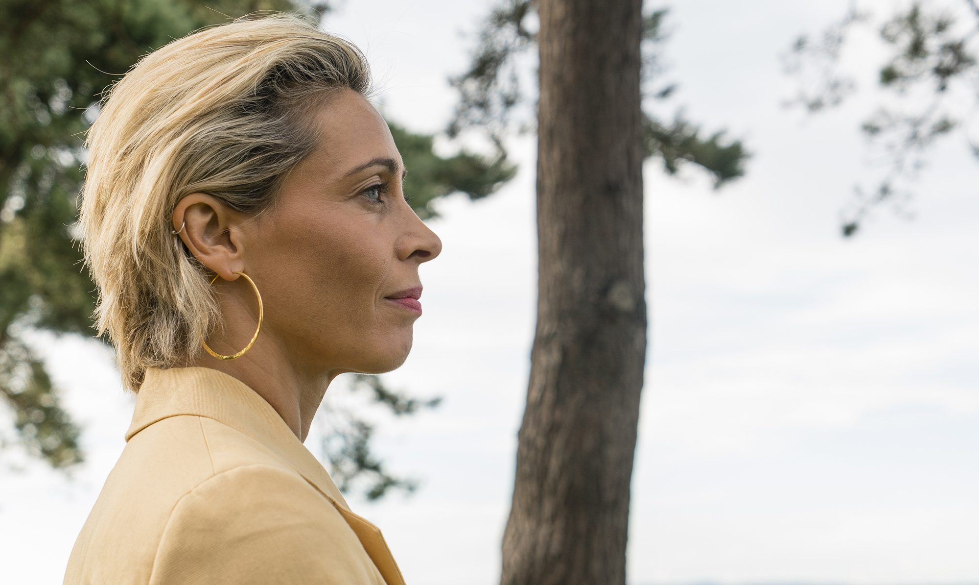Laura Drasbæk er 46 år, skuespiller, forfatter og keramiker. Hun er aktuel som Marianne Sommerdahl i krimiserien Sommerdahl. Mor til to sønner. Laura Drasbæk Interview Alt for damerne