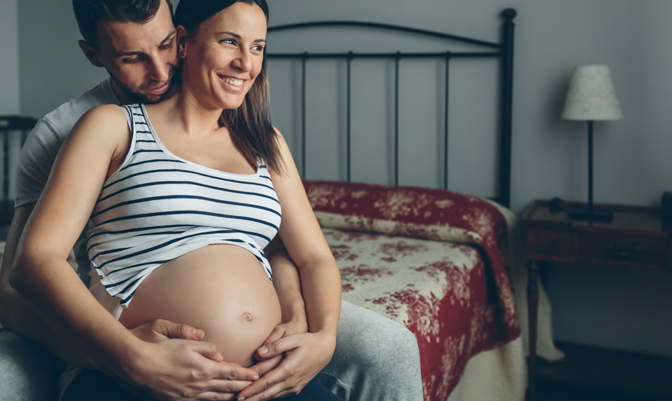 Kan formen på din gravide mave afsløre, hvorvidt du venter en pige eller en dreng? Er det farligt for barnet, hvis du pudser vinduer? Gravid: 15 myter du umiddelbart ikke skal tro på