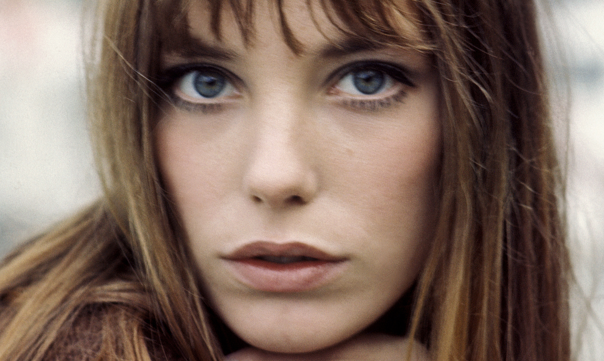 Vi guider til produkter, der passer til din skønhedstype, hvad end den er afslappet, groomet eller dramatisk. Jane Birkin