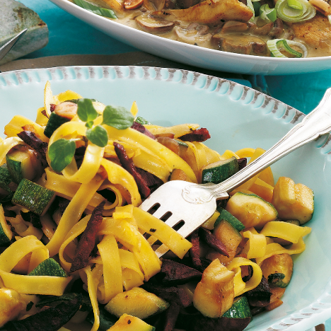 Pasta med chorizopølse og squash