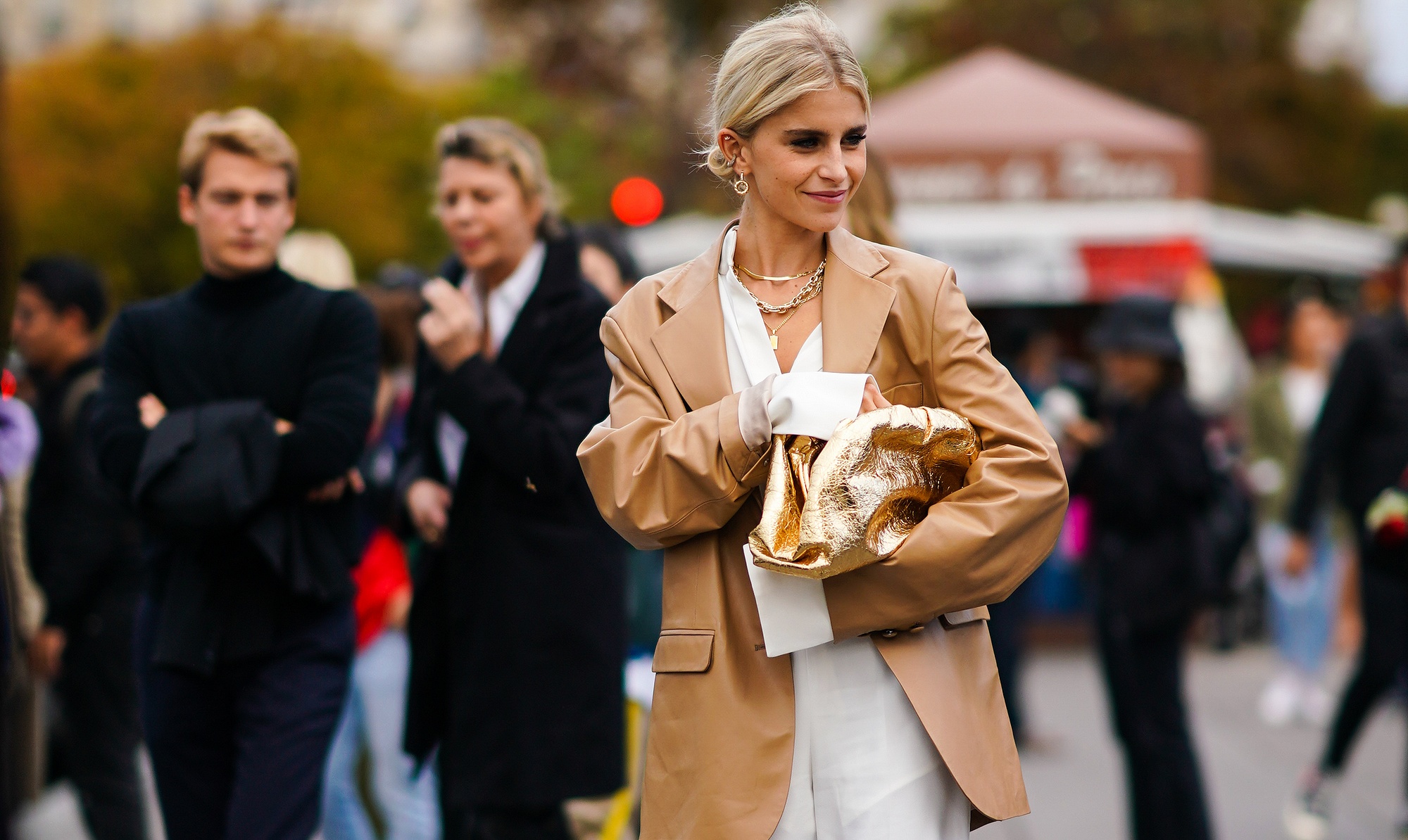 Caroline Daur bor i en lille by udenfor Hamborg, men rejser hele verden rundt som influencer, model og entreprenør. Caro Daur Paris 2019