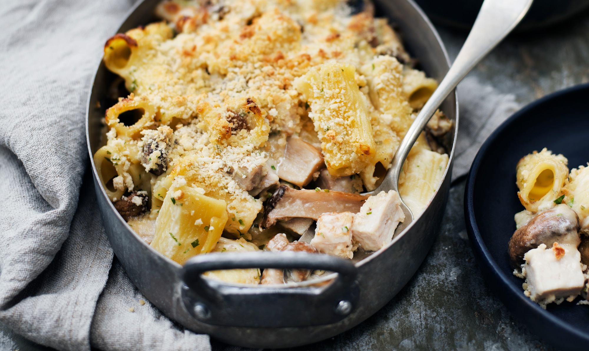 Brug sæsonens svampe i en skøn pastaret. Mac'n'cheese med skinke og svampe