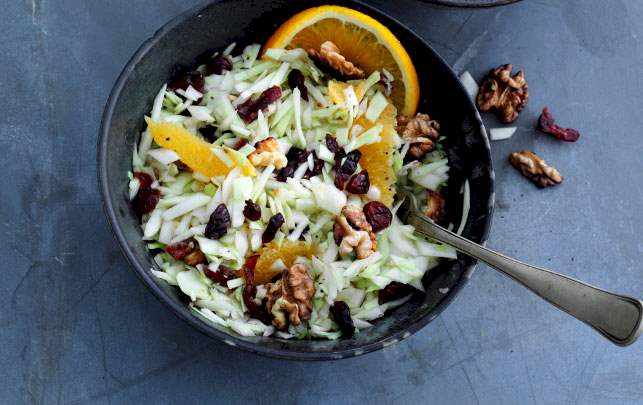 Coleslaw med appelsin-vinaigrette Coleslaw med appelsin-vinaigrette