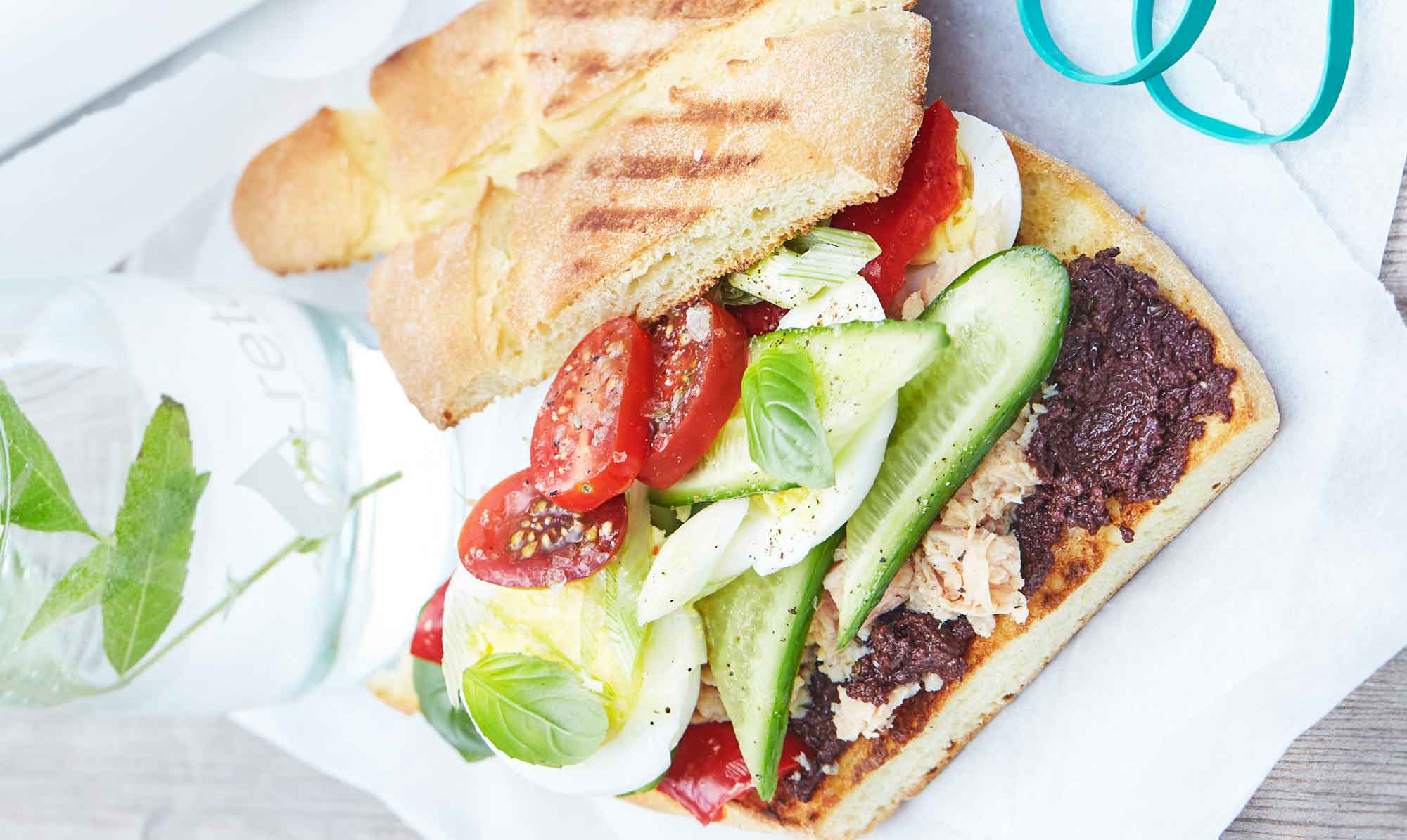 Sandwich med et strejf af Sydfrankrig... Sandwich med tun & oliventapanade