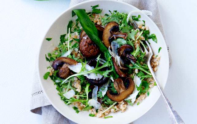 Perlespelt-otto med svampe og sprød salat Opskrift på perlespelt-otto med svampe og sprød salat